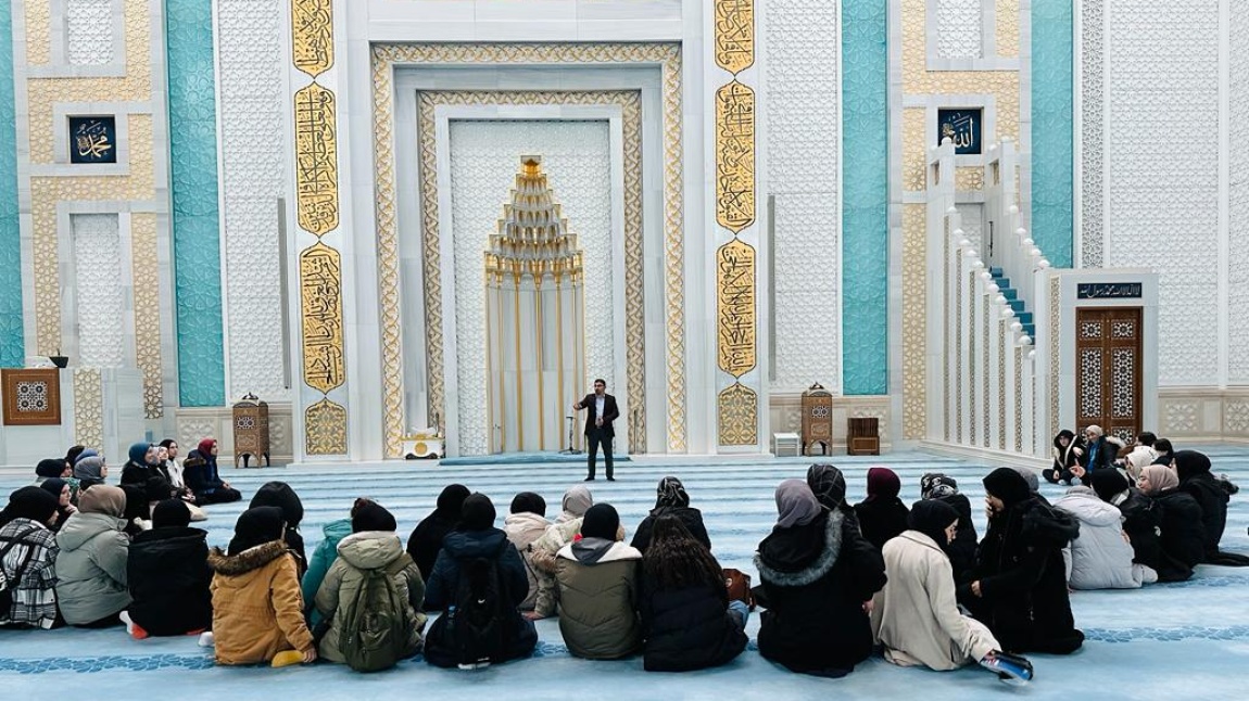 Vakti Kuşanmak Projesi Kapsamında Ahmed Hamdi Akseki Cami gezisi ve Cemaatle Namaz